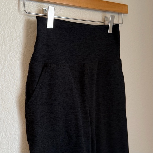 Beyond Yoga Heather Rib All Day High Rise Flare Pant in Black, Size Small - Picture 5 of 14